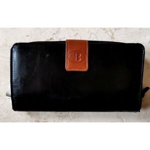 Black Multi compartment wallet vegan